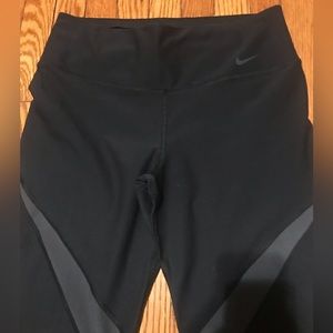 Nike dri-fit leggings. Size M.